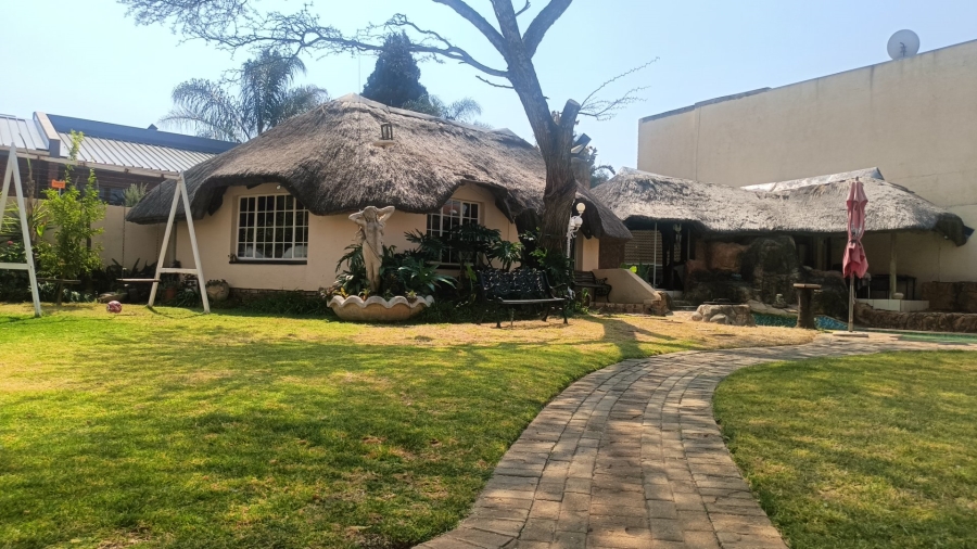 4 Bedroom Property for Sale in Wilkoppies North West